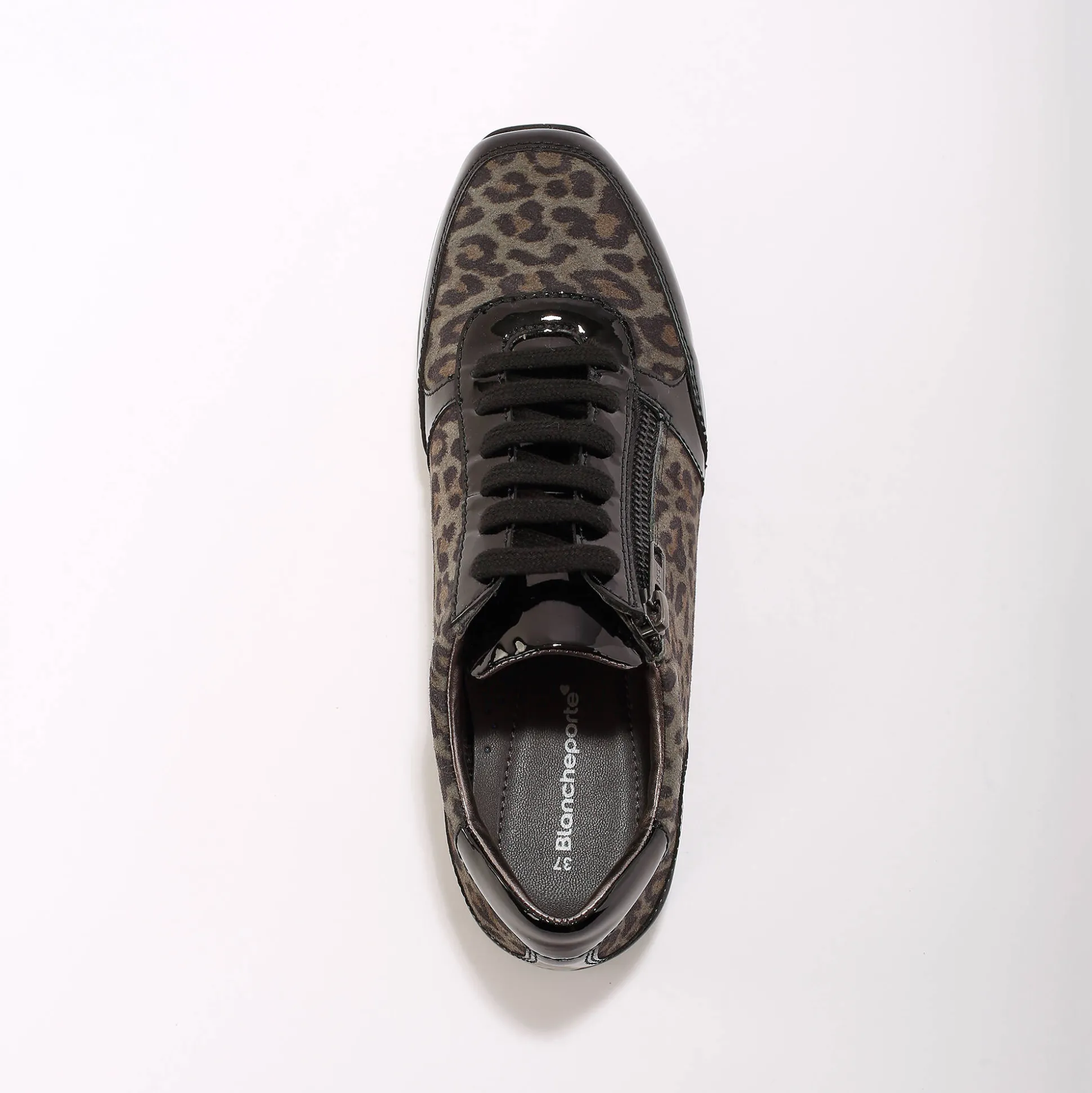 Comfortabele sneakers in gelakt leer, met sleehak, LWG gecertificeerd - vlekkenprint