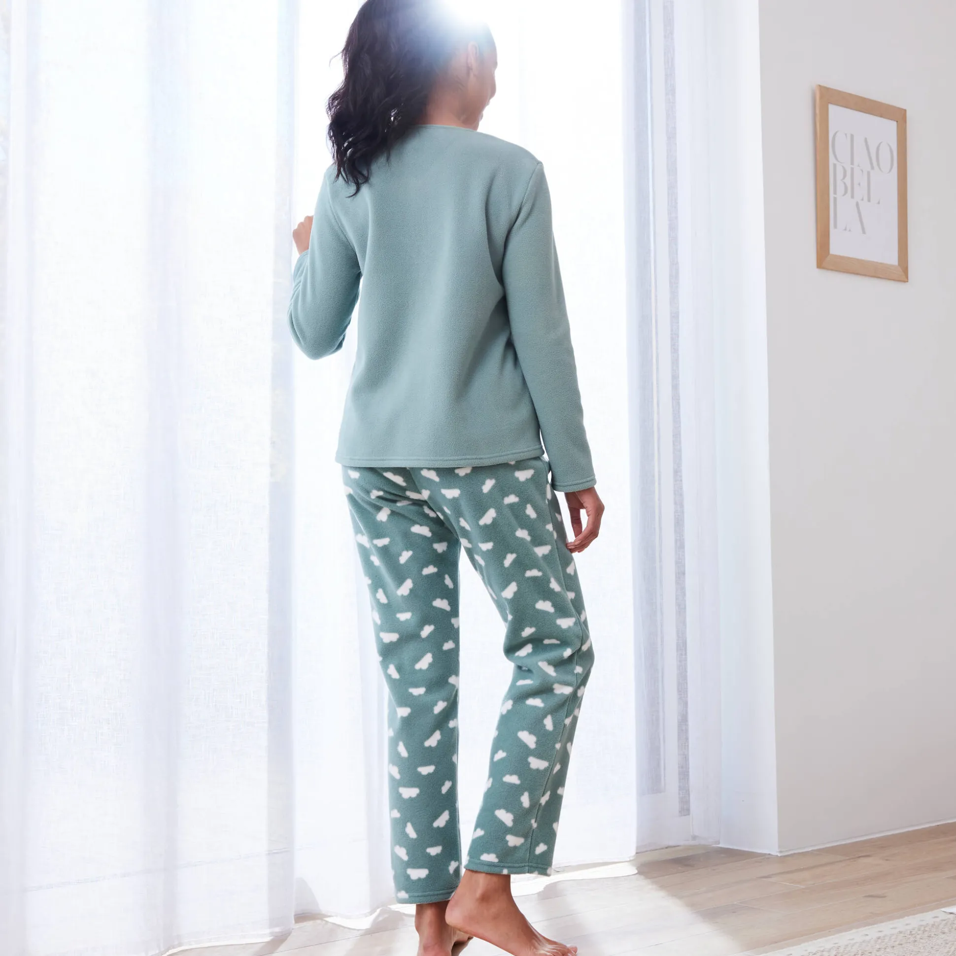 Complete pyjama in fleece met lange mouwen, wolkenprint