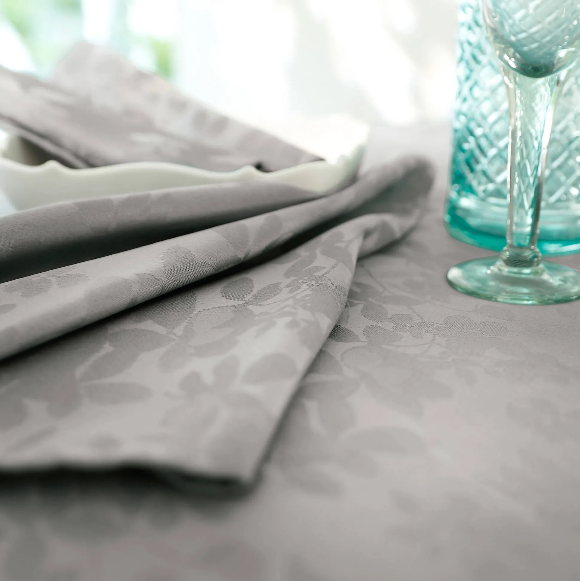Damast tafellaken met bladerenprint Colombine®