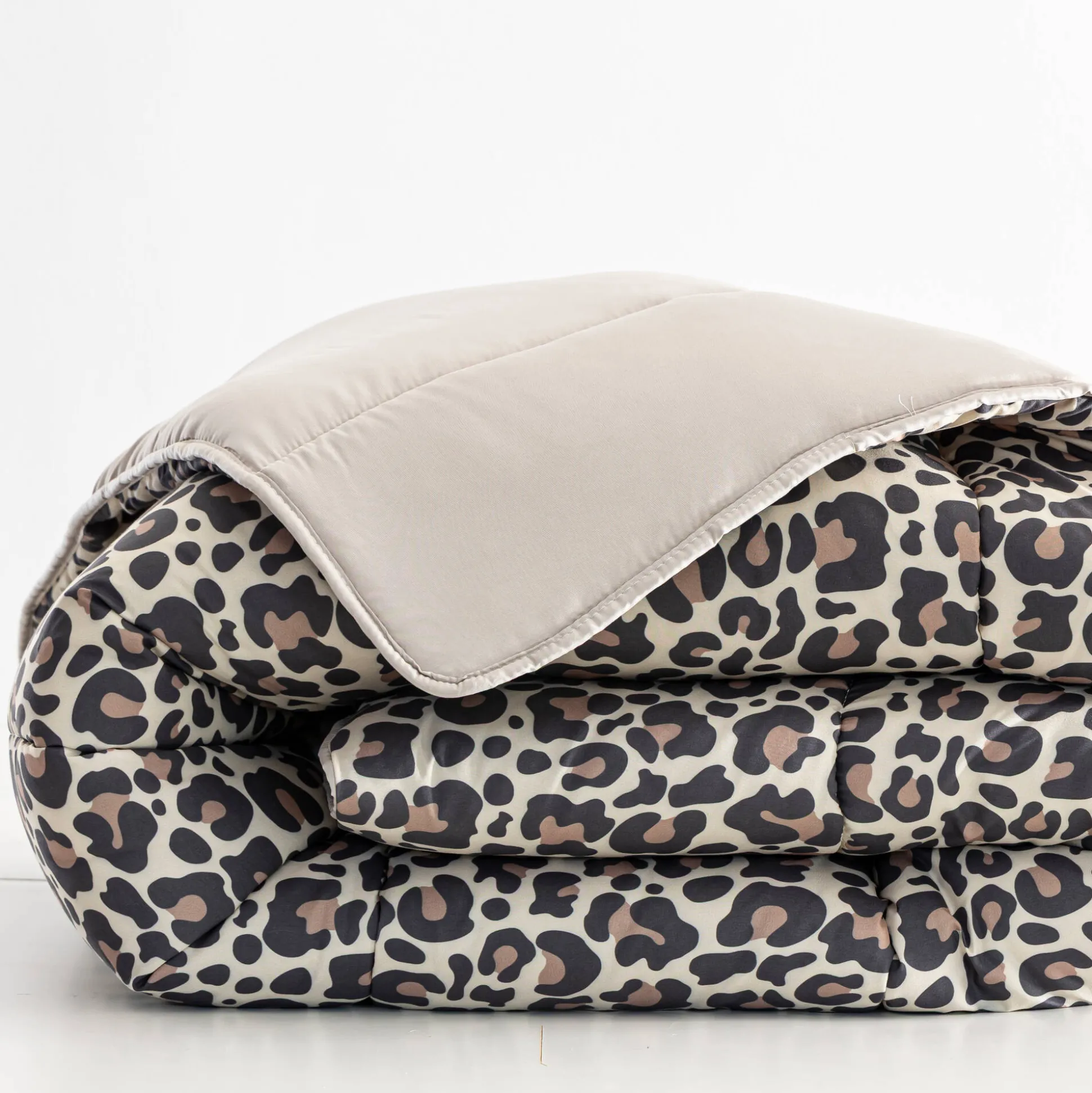 Dekbed in microvezel met luipaardmotief, 200g/m2