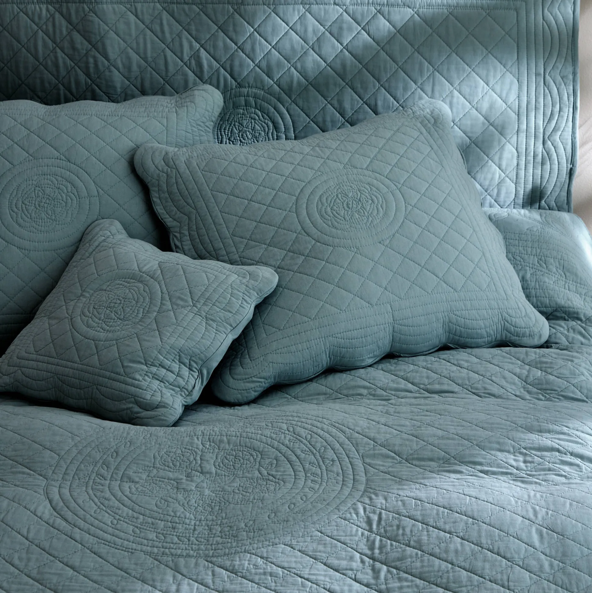 Effen bedsprei in boutisstijl Cassandre