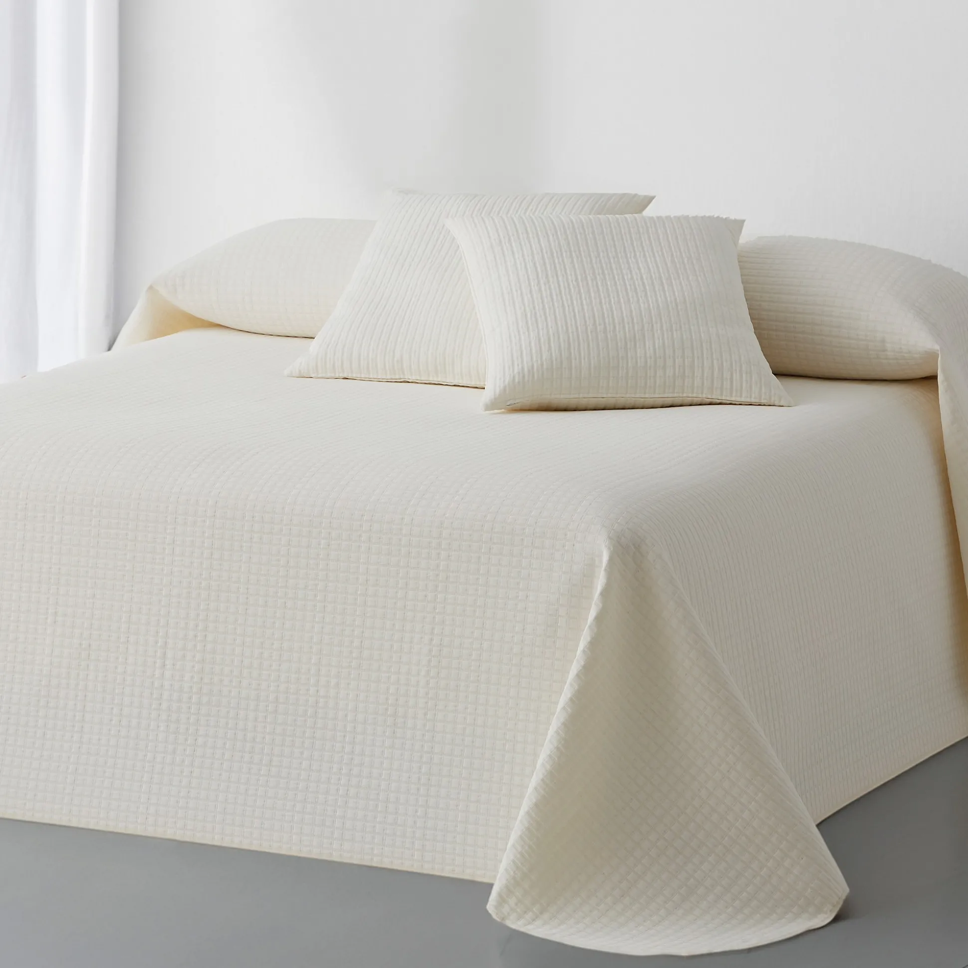 Effen bedsprei met gewafeld effect