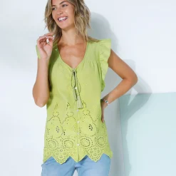 Effen bloes met V-hals en knoopsluiting, broderie anglaise