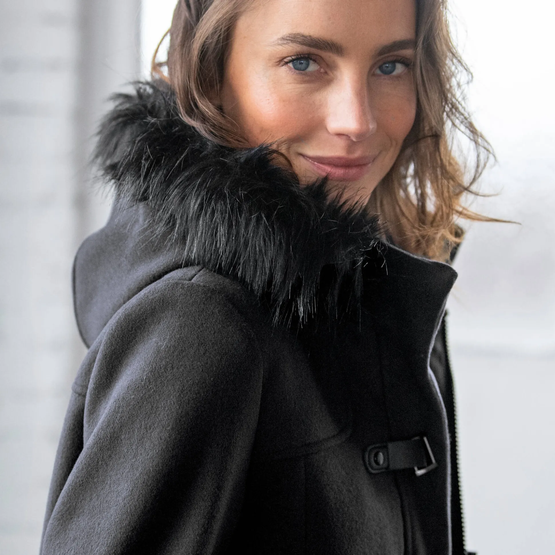 Effen duffelcoat met kap in nepbont