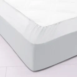 Effen hoeslaken in polyester-katoen, hoekdiepte 32 cm