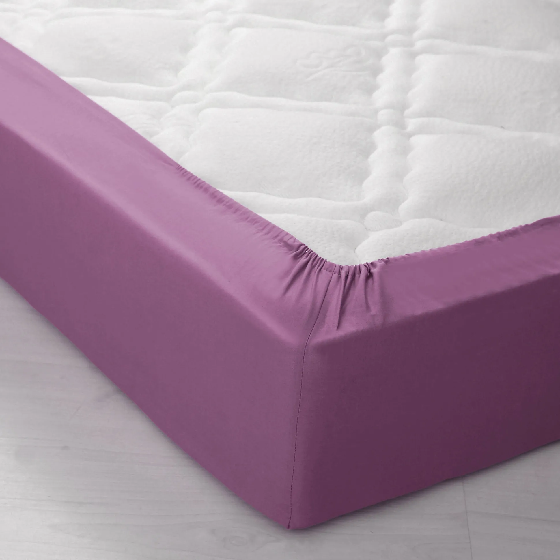 Effen hoeslaken in polyester-katoen, hoekdiepte 32 cm