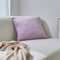 Effen kussen in velours met fantasieafwerking