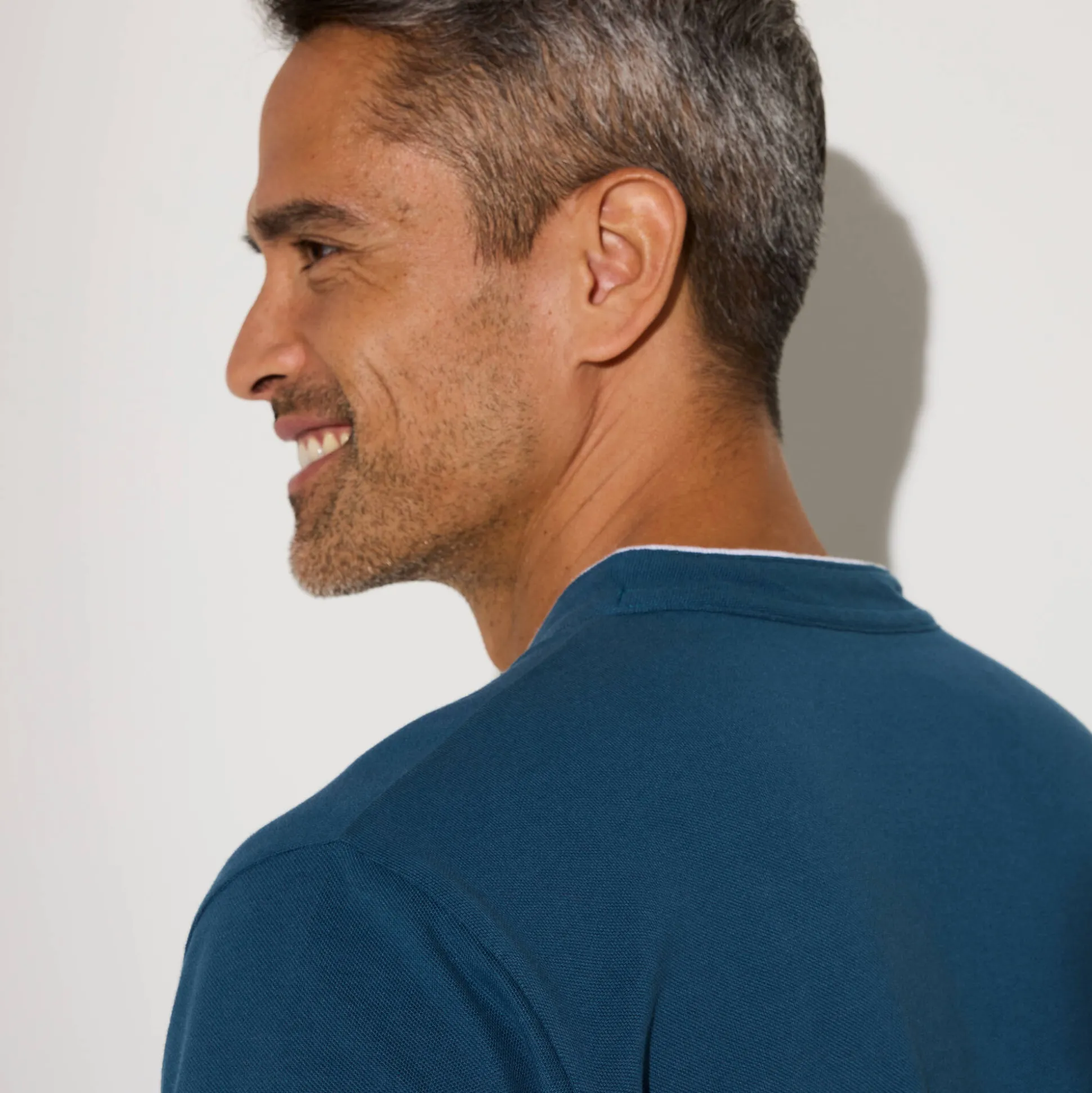 Effen polo in piquétricot, met maokraagje en korte mouwen