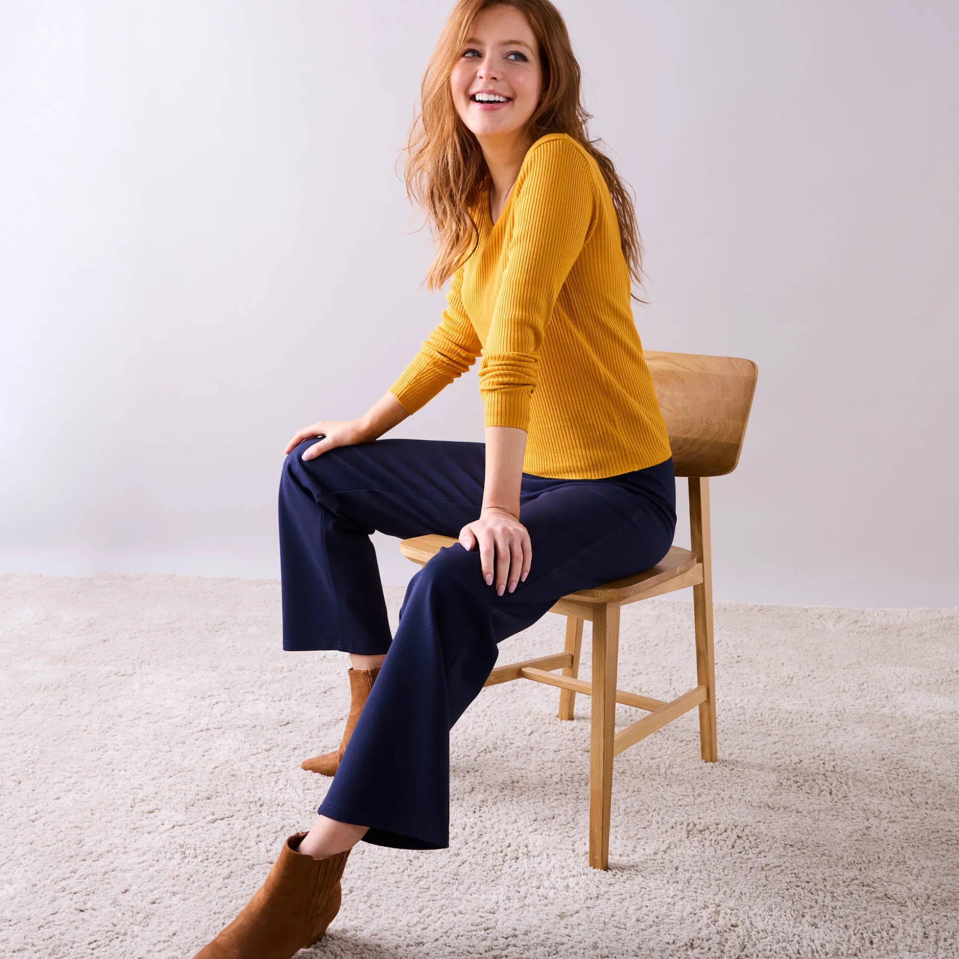 Effen trui in ribbeltricot met V-hals