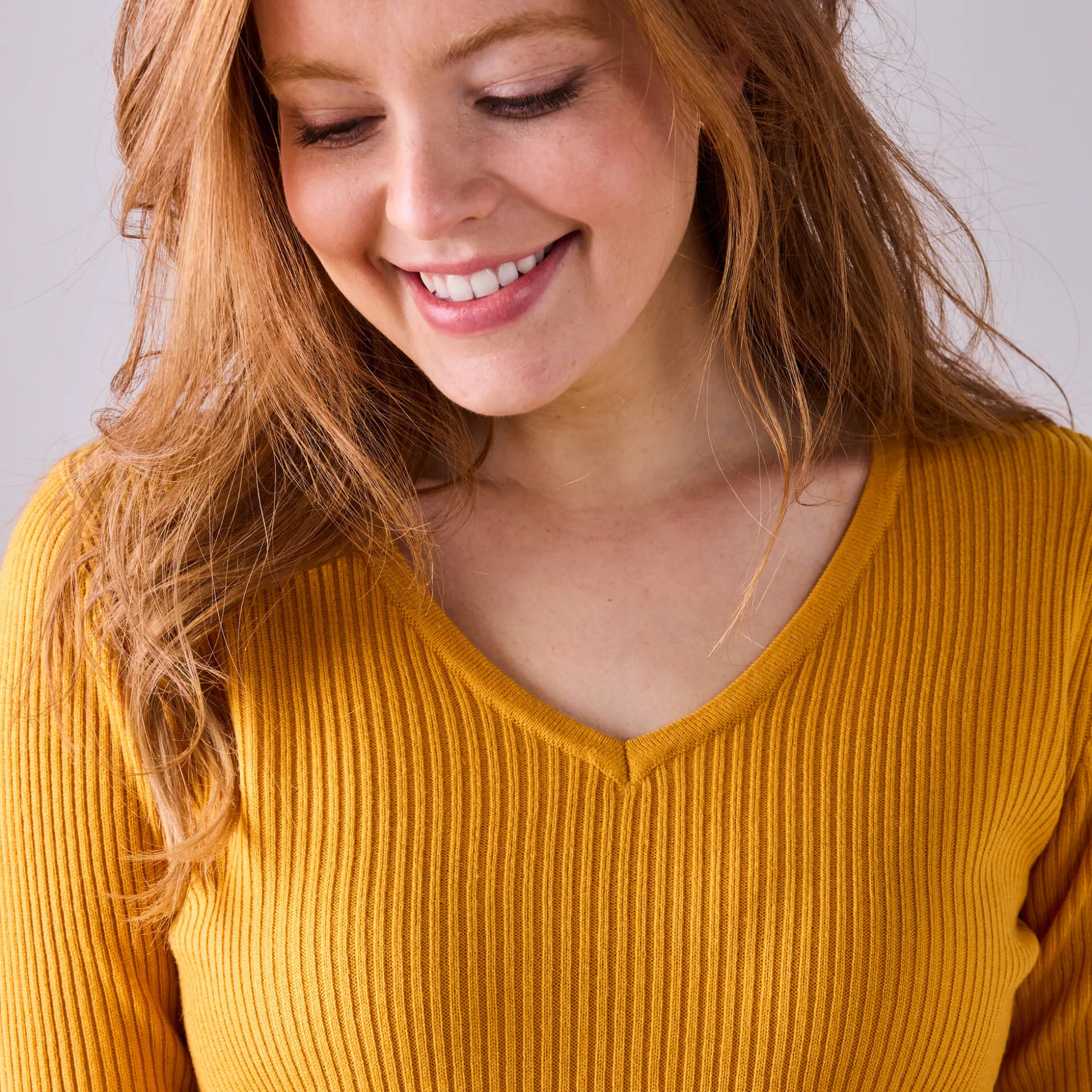 Effen trui in ribbeltricot met V-hals