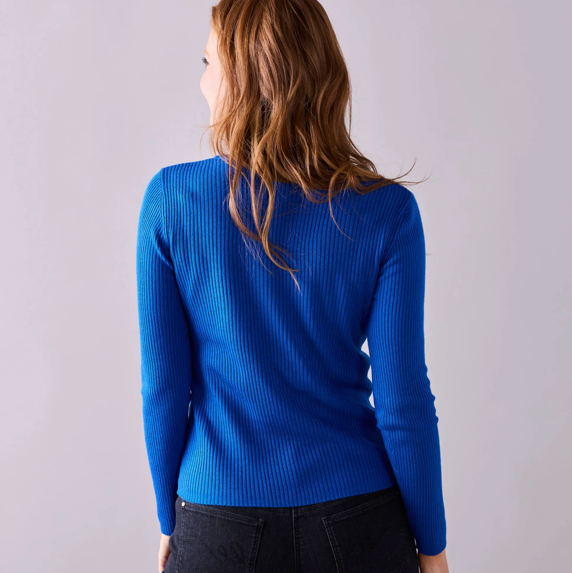 Effen trui in ribbeltricot met V-hals