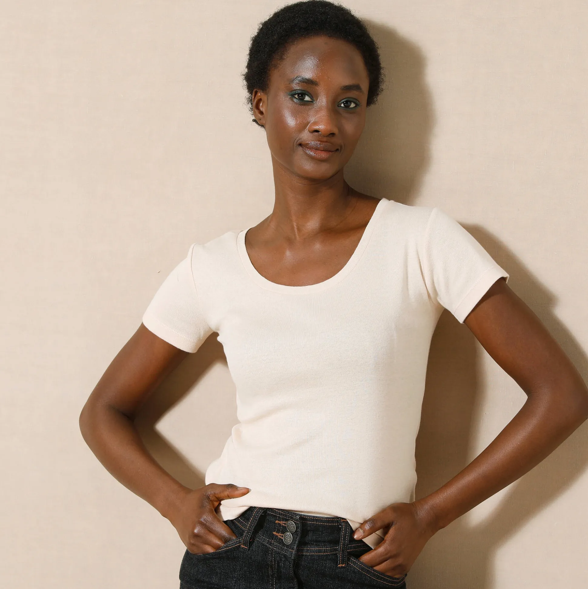 Effen T-shirt met korte mouwen en ronde hals in biokatoen(**)