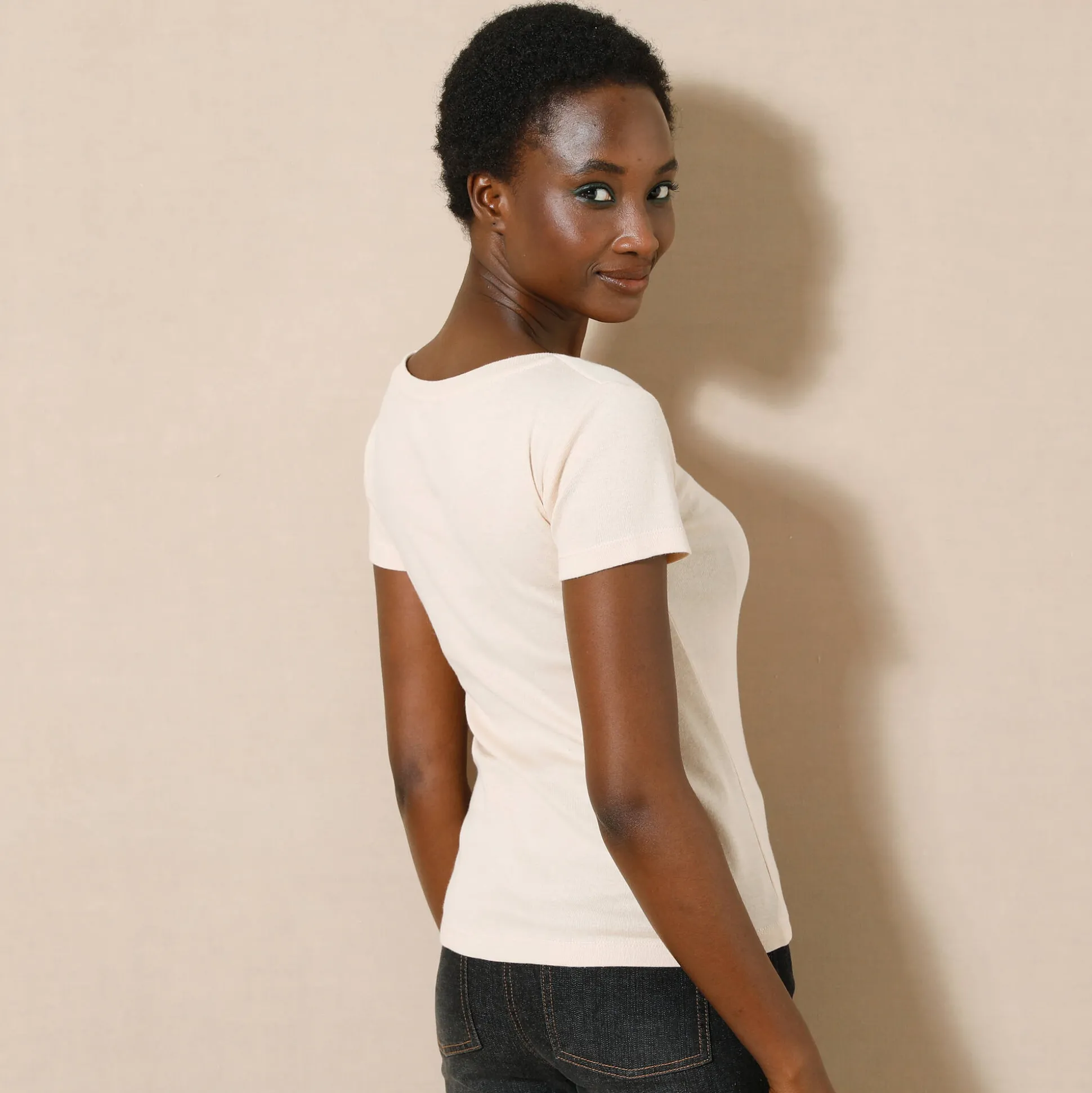 Effen T-shirt met korte mouwen en ronde hals in biokatoen(**)