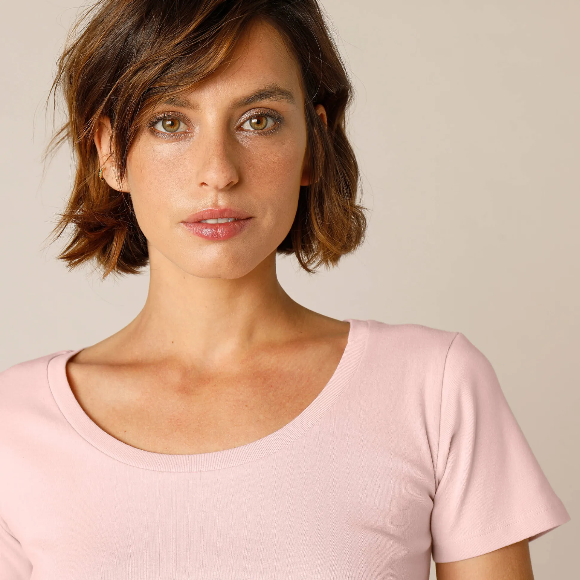 Effen T-shirt met korte mouwen en ronde hals in biokatoen(**)