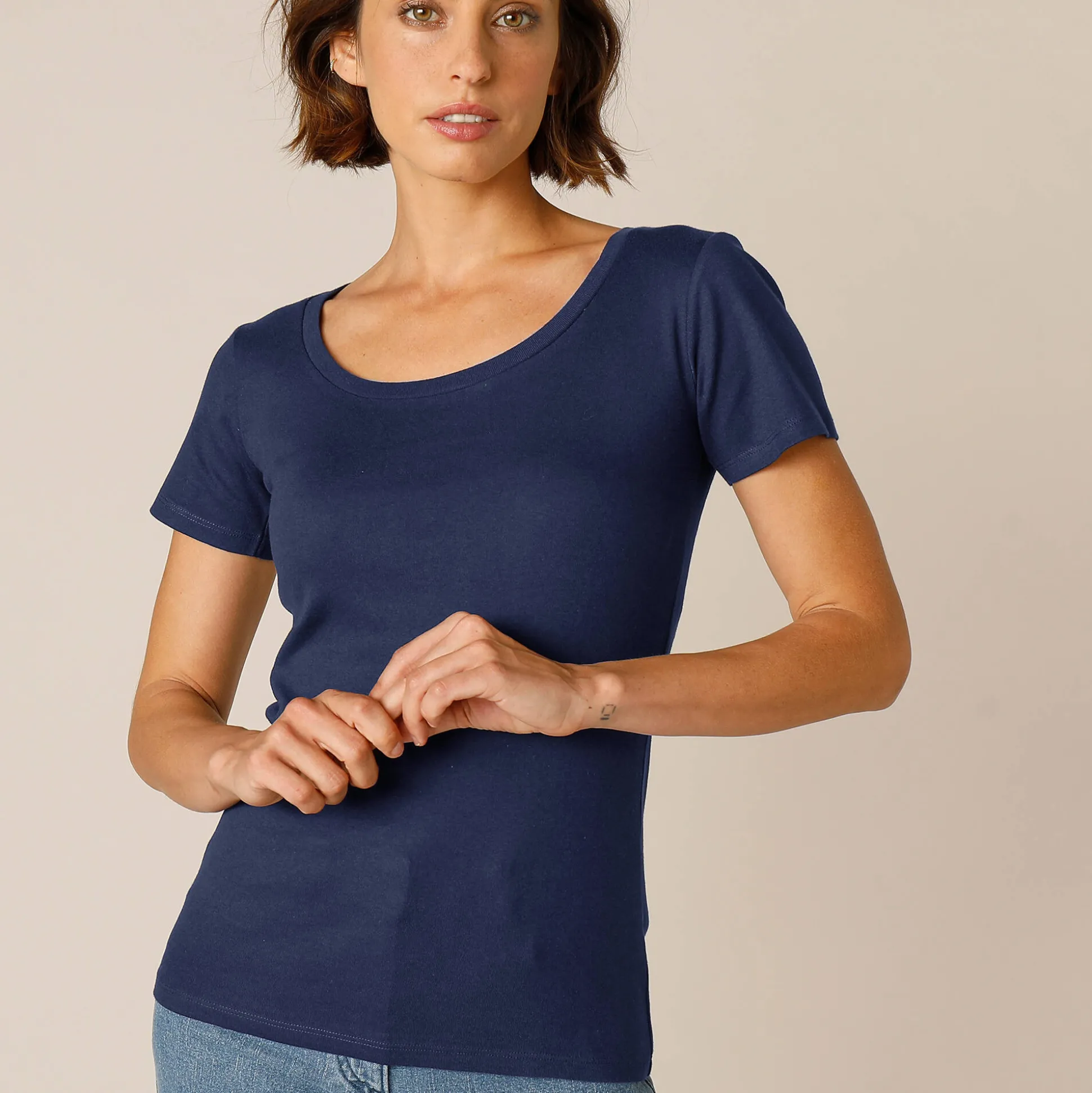 Effen T-shirt met korte mouwen en ronde hals in biokatoen(**)