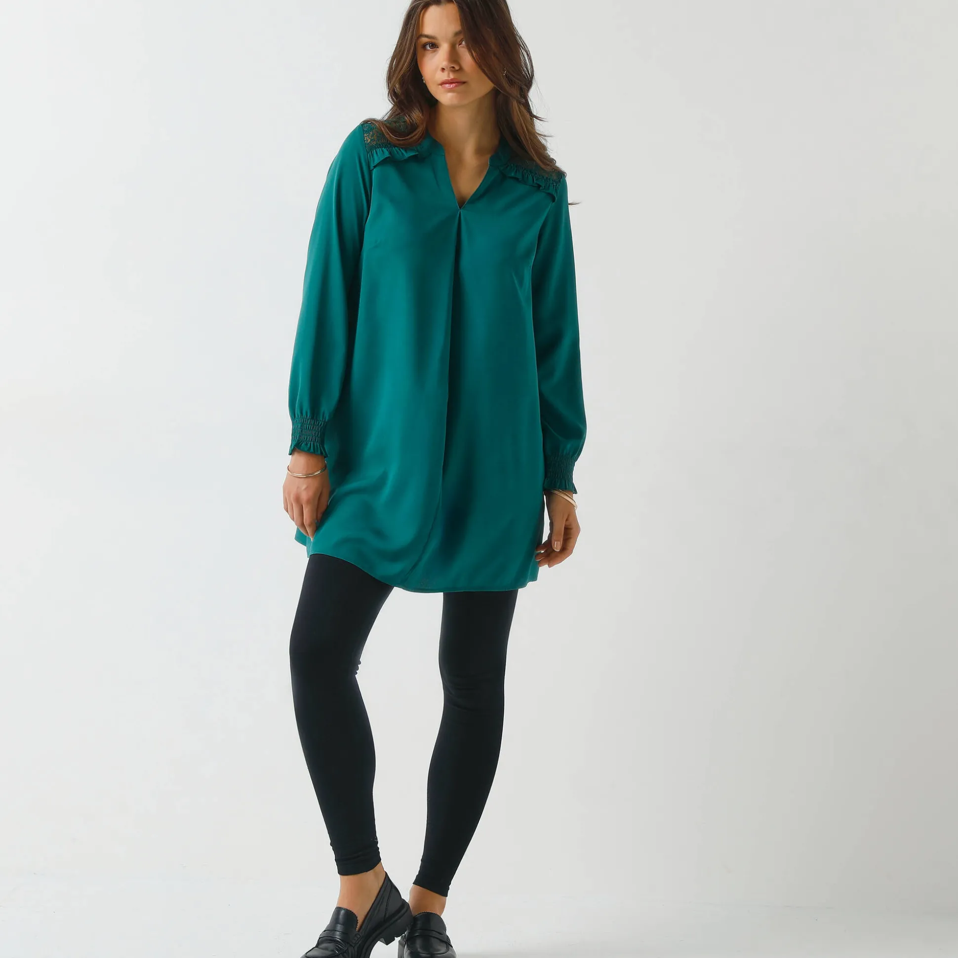 Effen tuniek met kant en lange mouwen