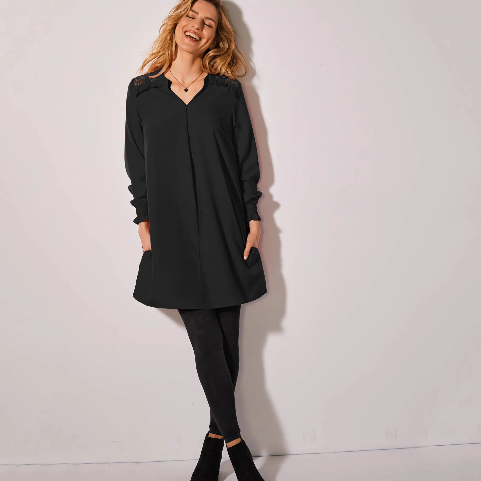 Effen tuniek met kant en lange mouwen