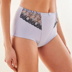 Gaineslip in microvezel en geborduurde tule Caminata