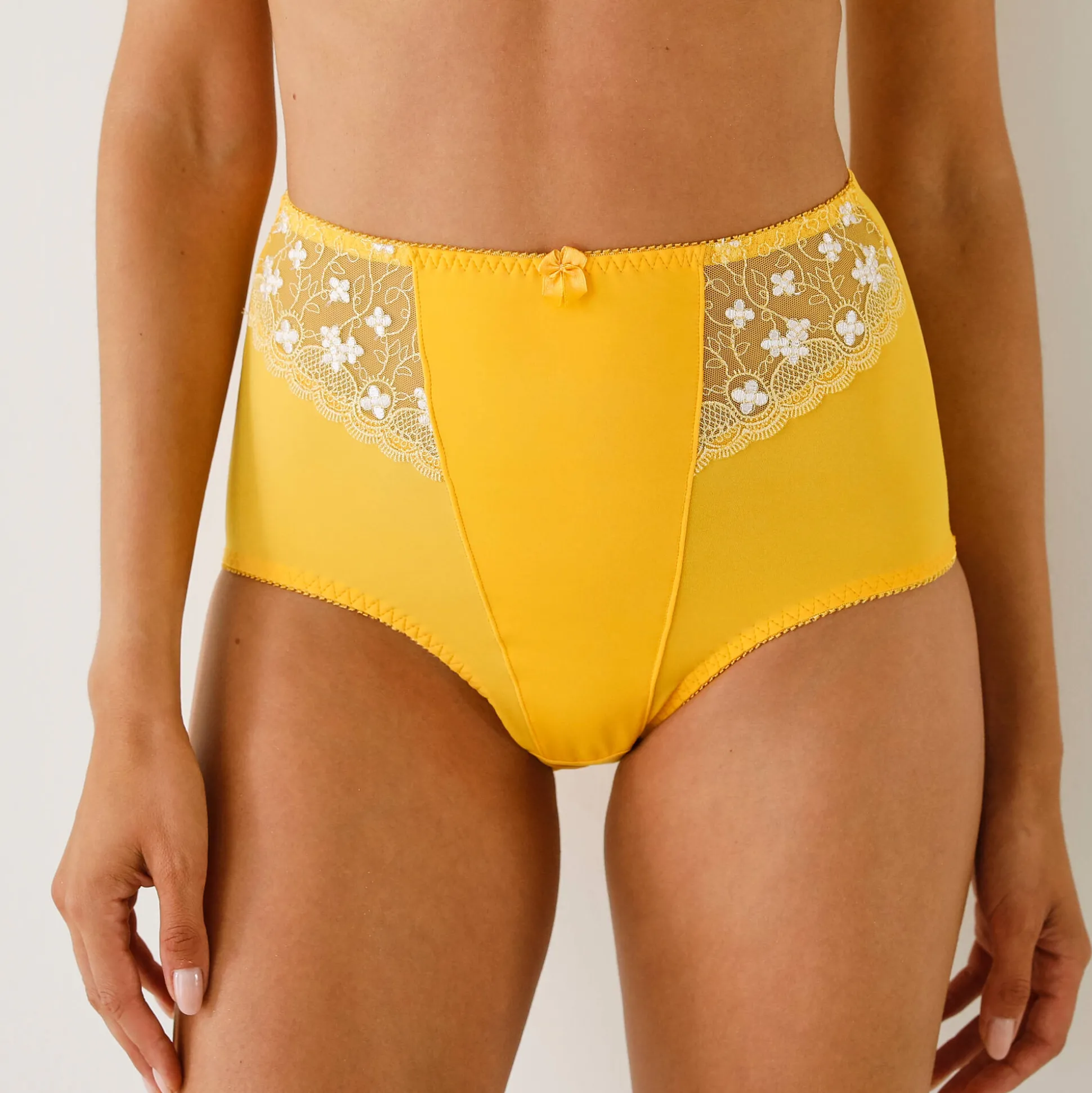 Gaineslip in microvezel en geborduurde tule Caminata