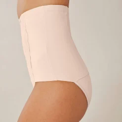 Gaineslip met taillegordel en afslankende kant