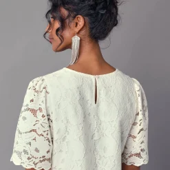 Gedrapeerde jurk in kant met vlindermouwen
