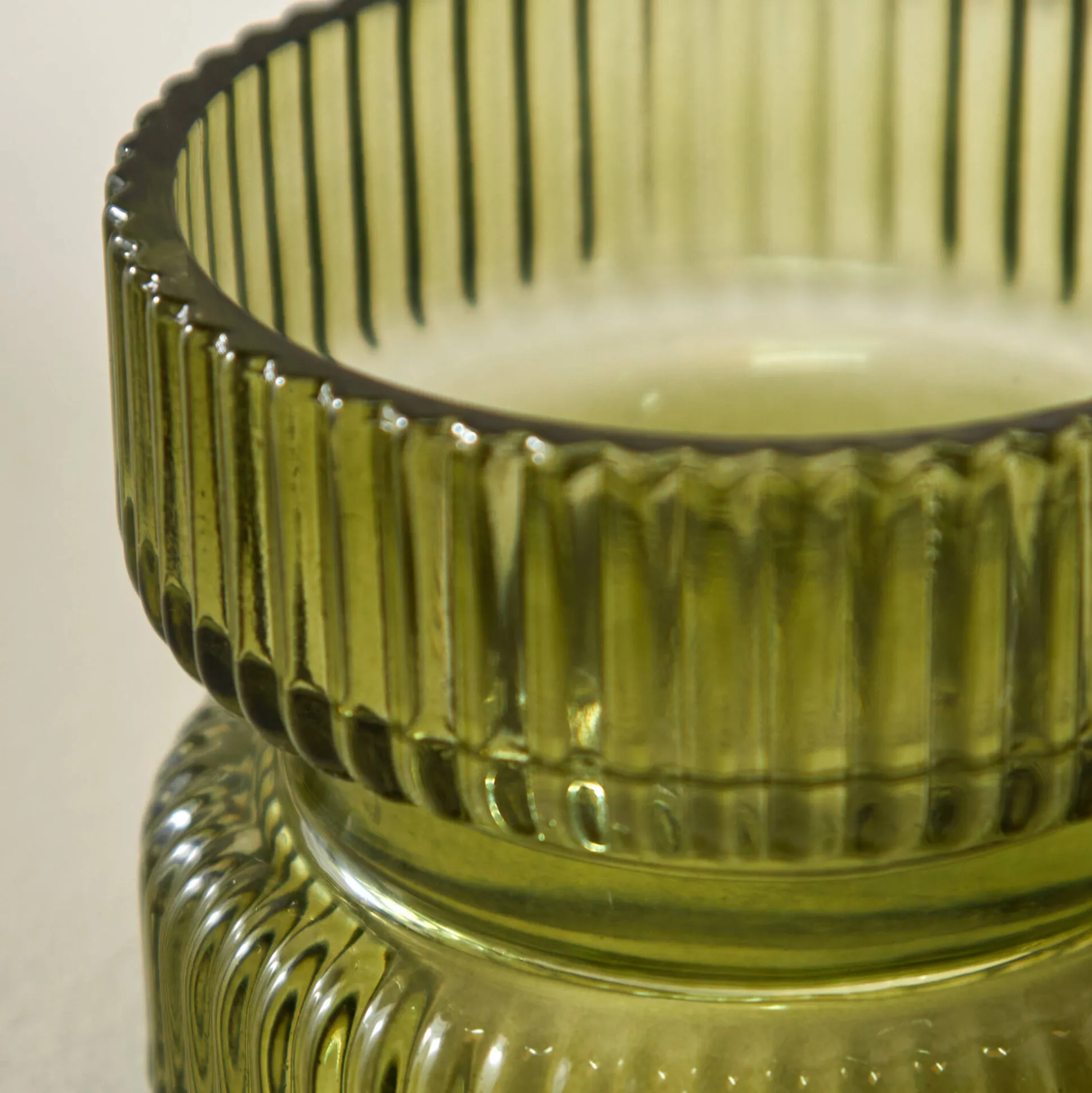 Gegroefde kaarshouder in glas