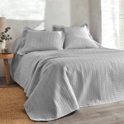 Gematelasseerde bedsprei
