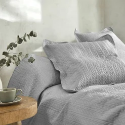 Gematelasseerde bedsprei