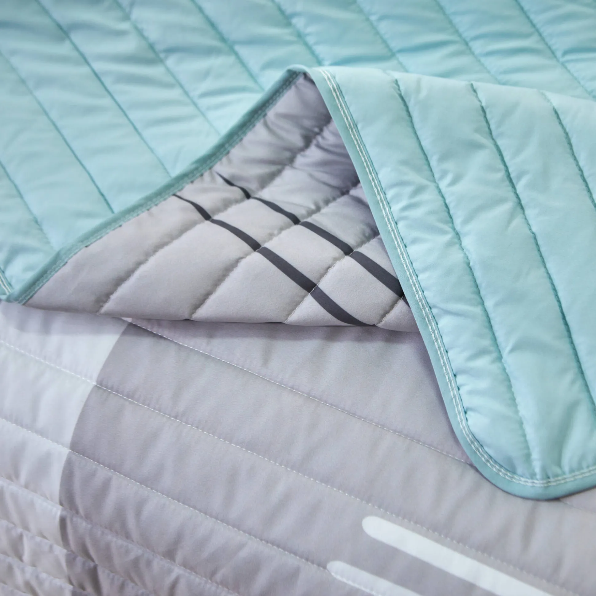 Gematelasseerde bedsprei met grafische print