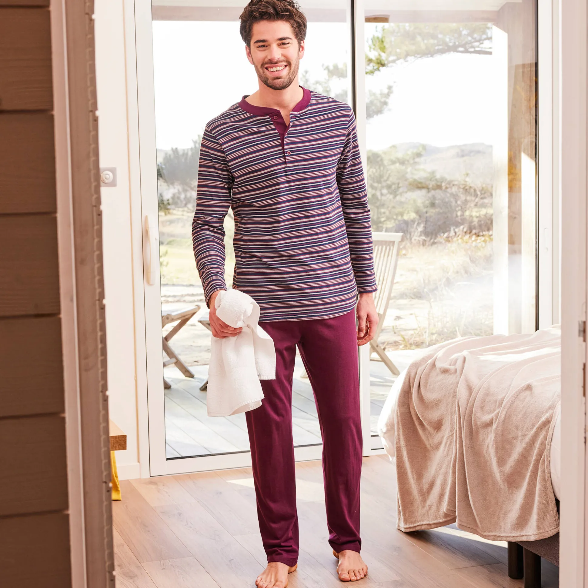 Gestreepte pyjama met Tunesische hals