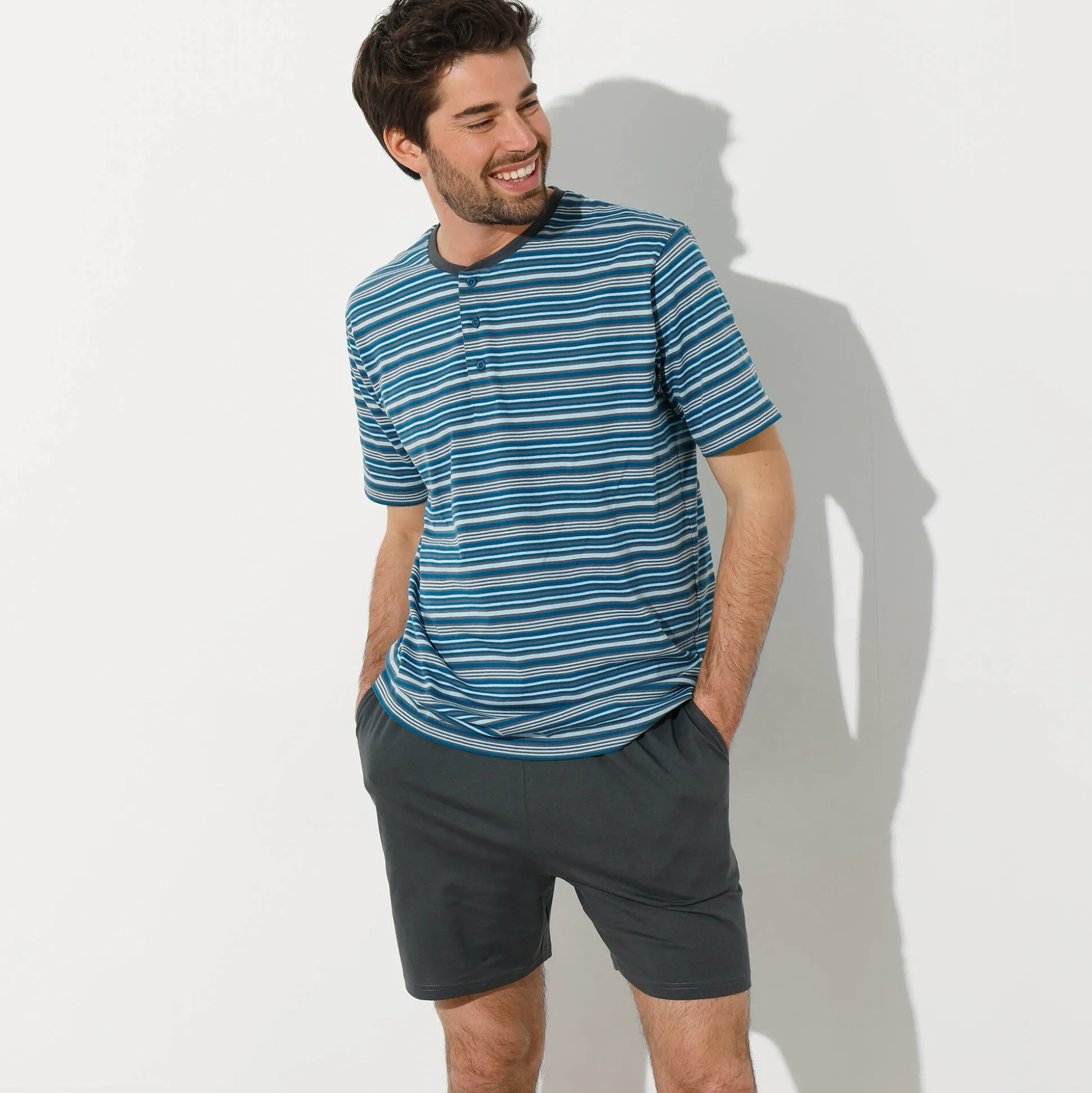 Gestreepte shortama met Tunesische hals