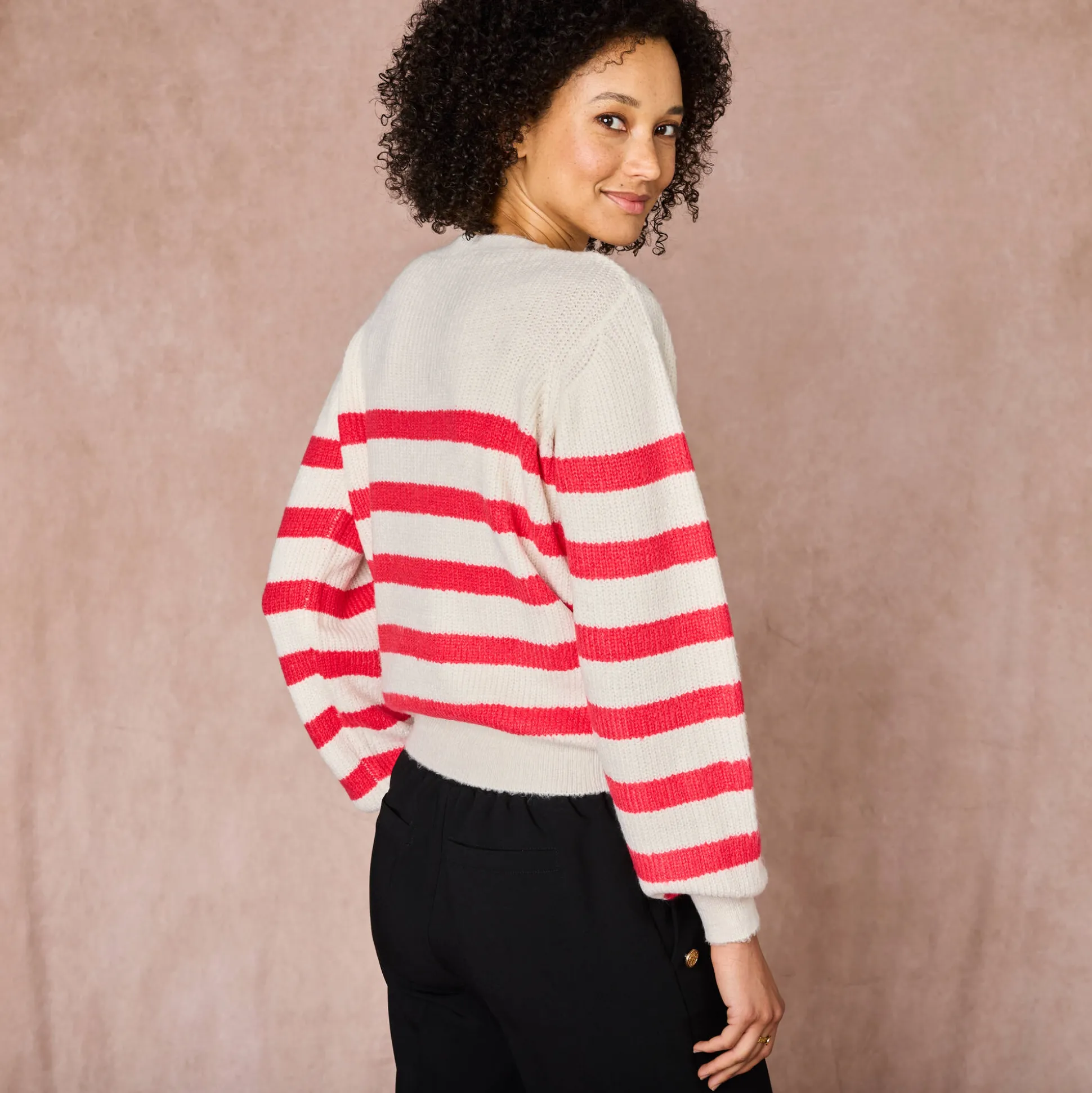 Gestreepte trui met goudkleurige knopen, patenttricot