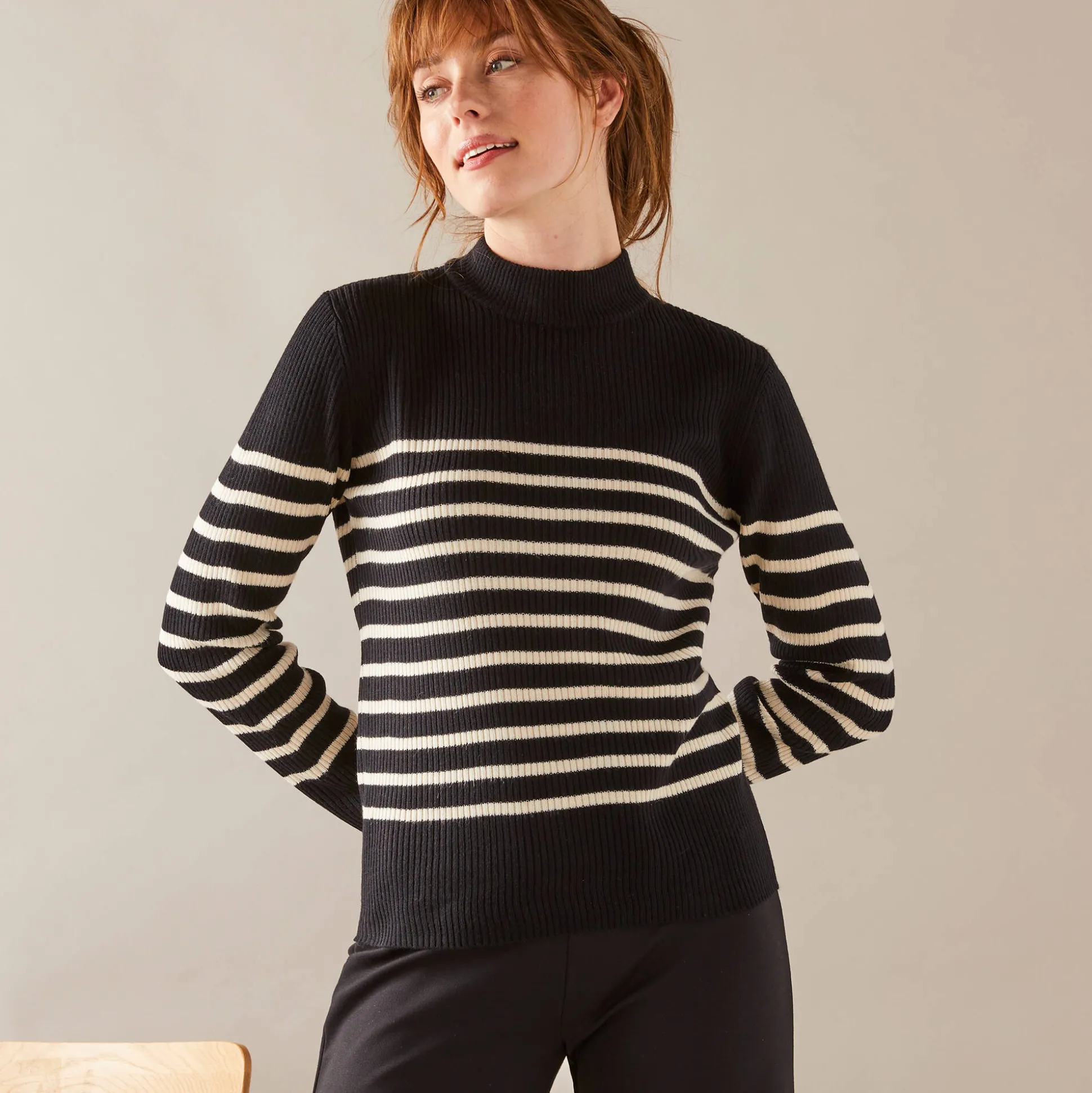 Gestreepte trui met opstaande hals, ribtricot