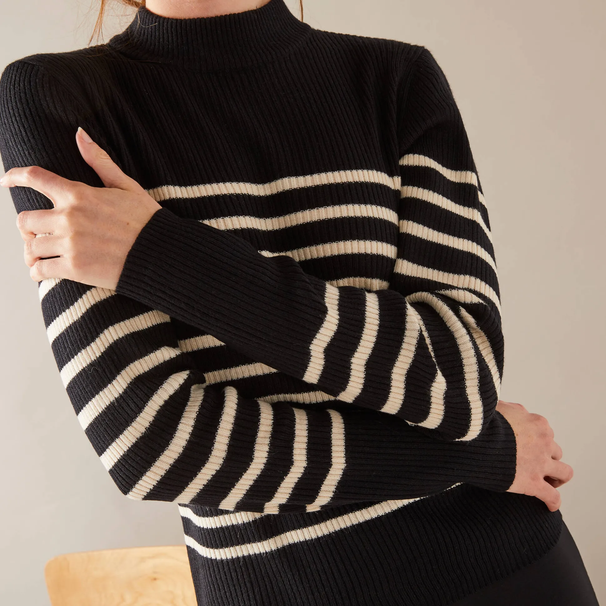 Gestreepte trui met opstaande hals, ribtricot