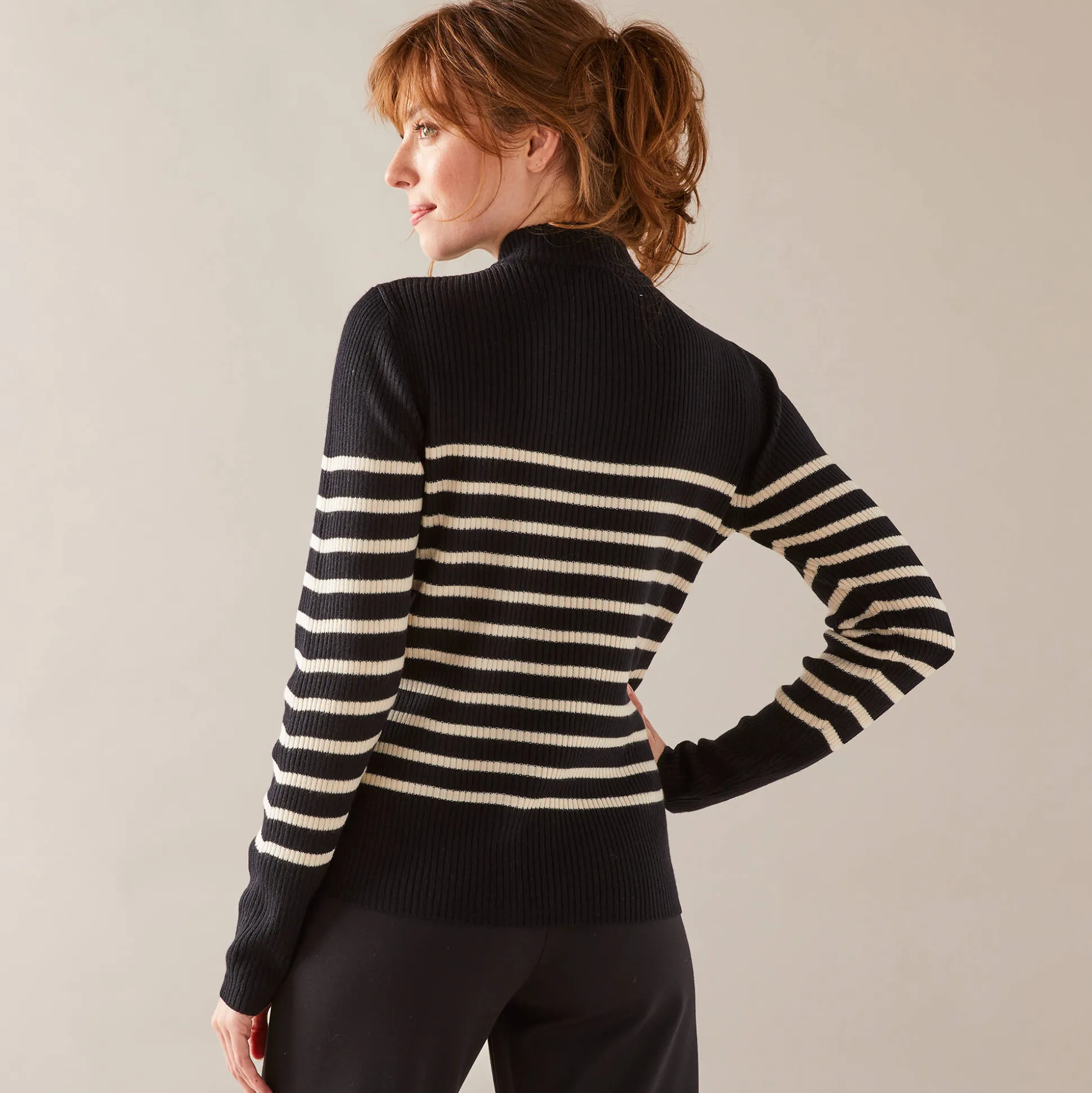 Gestreepte trui met opstaande hals, ribtricot