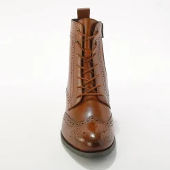 Gevoerde bottines met hoge schacht en vetersluiting, leer met gaatjesmotief