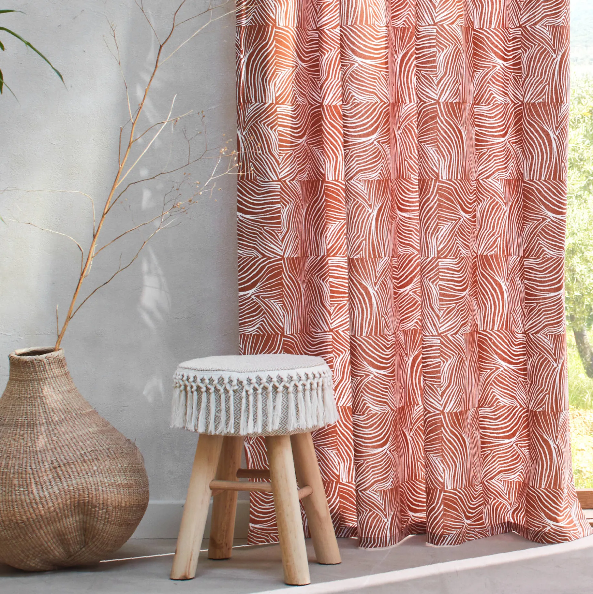 Gordijn met 'pootjes' print