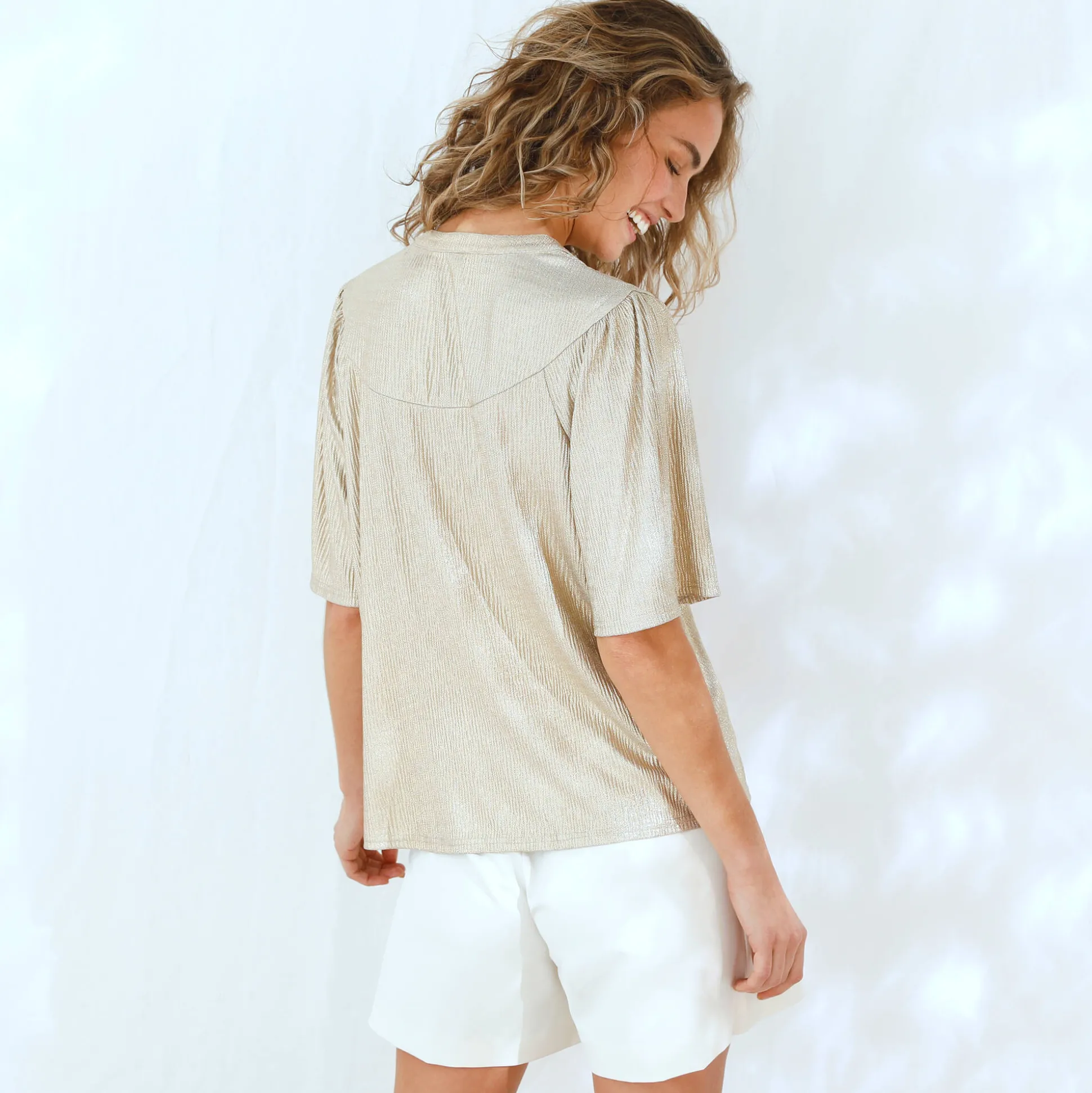 Goudkleurig T-shirt met mouwen op ellebooglengte, fantasietricot met plissé