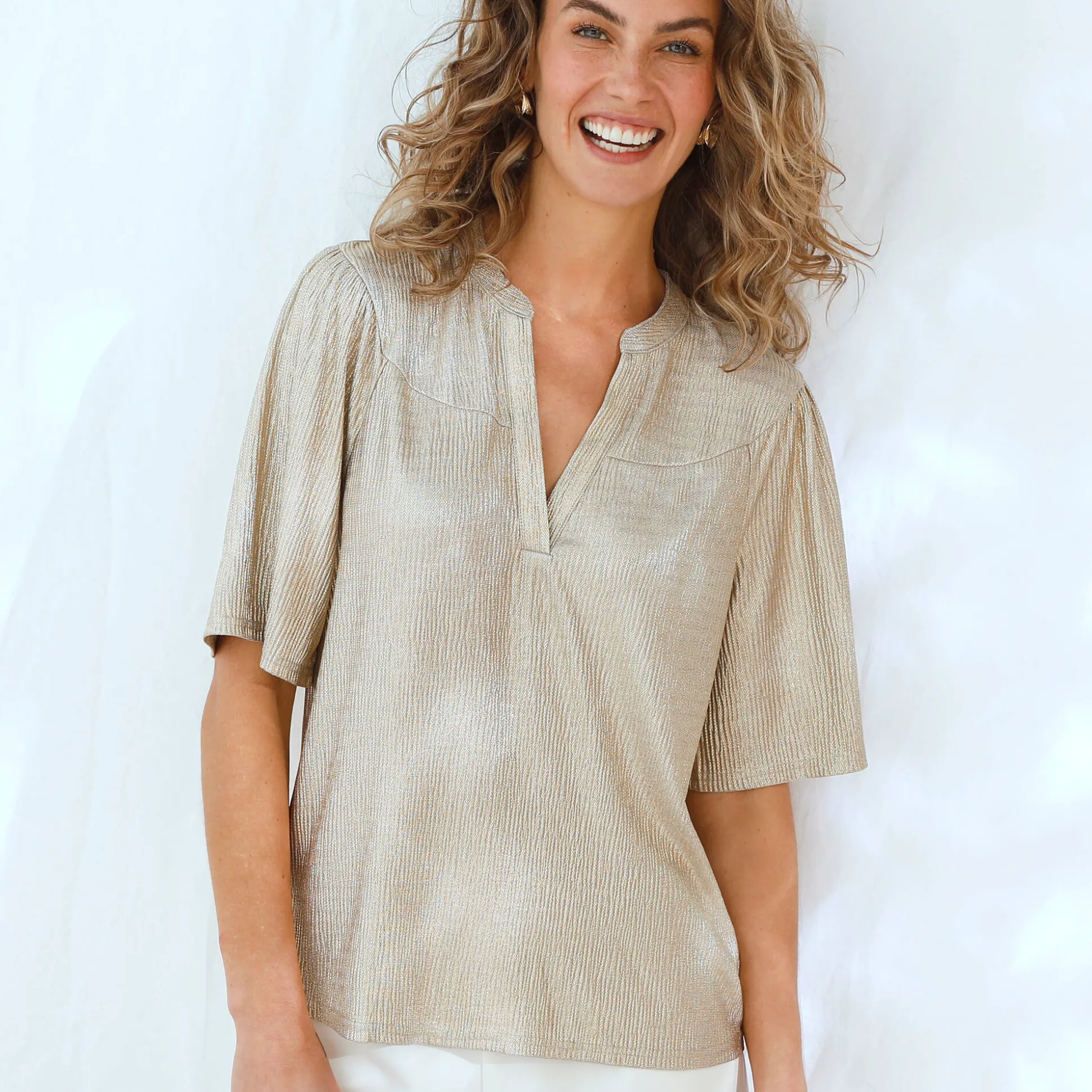 Goudkleurig T-shirt met mouwen op ellebooglengte, fantasietricot met plissé