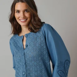 2-in-1 vest in 2 materialen, ajourtricot en geborduurde mouwen van katoen