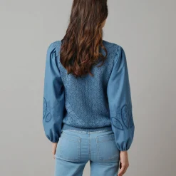 2-in-1 vest in 2 materialen, ajourtricot en geborduurde mouwen van katoen