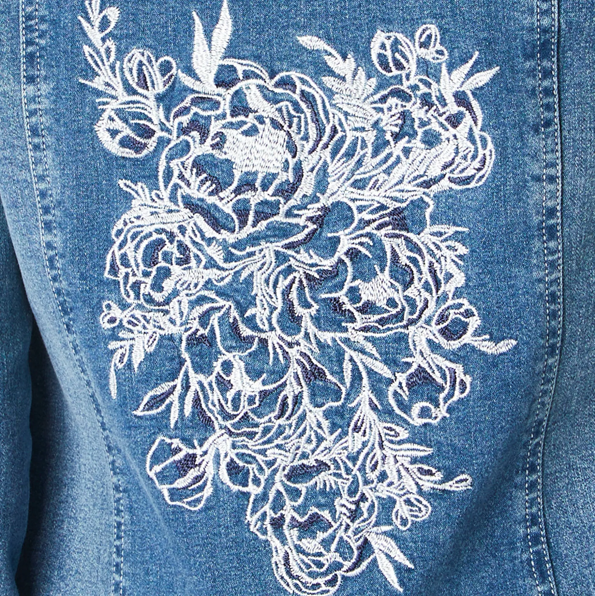 Jasje in jeans met borduursel
