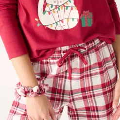 Kerstpyjama met 'kat' motief in katoen-flanel, met scrunchie