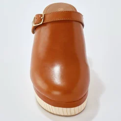 Klompen met hak, in leer en hout