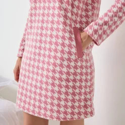 Kort nachthemd in fleece met pied-de-coq print