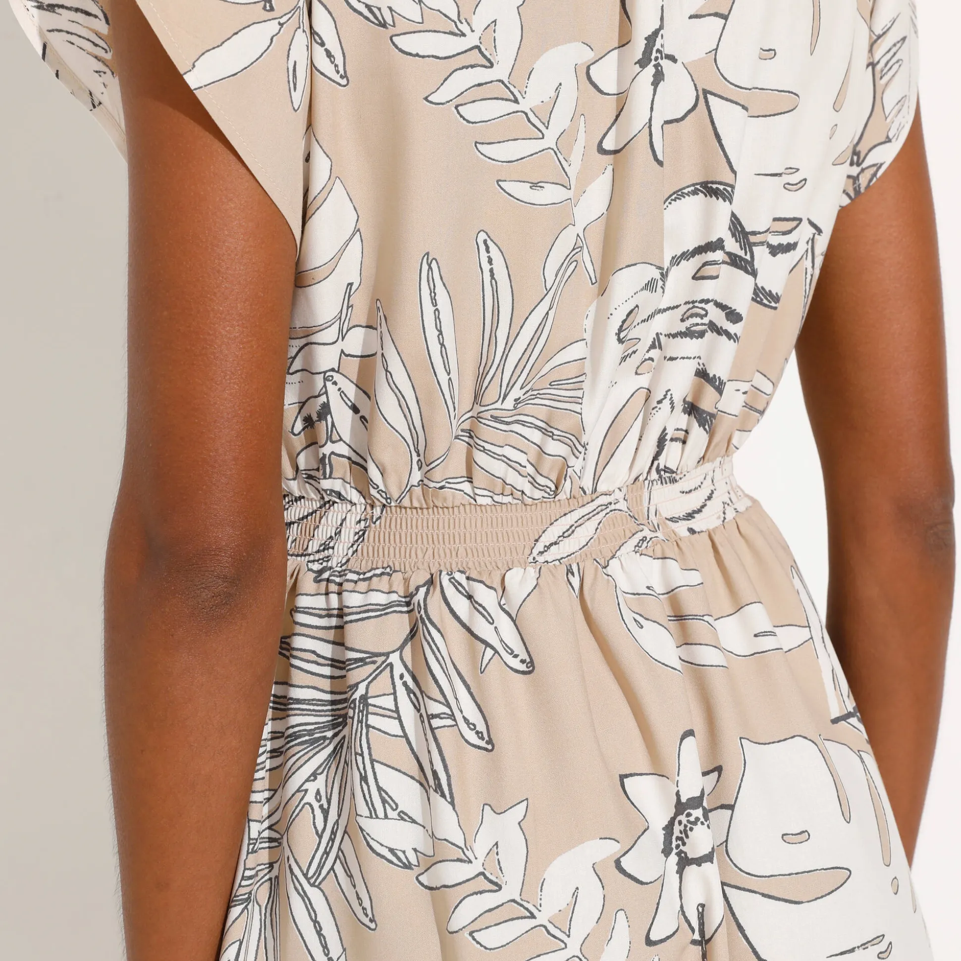 Korte jurk met macramé, tropische print, smokwerktaille