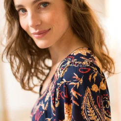 Korte jurk met V-hals, 'boho' print