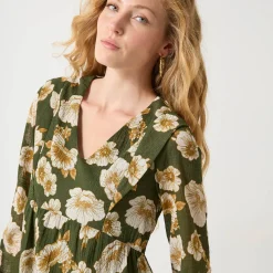Korte textuurjurk met bloemenprint