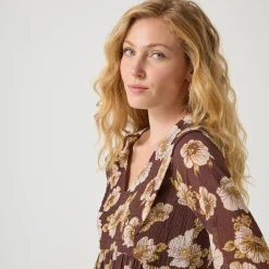 Korte textuurjurk met bloemenprint