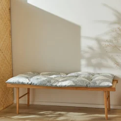 Lang, decoratief kussen met bladerenprint